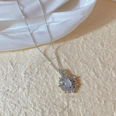 Zircon Flower Pendant Necklace For Ladies